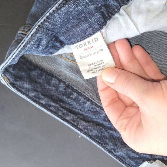Torrid Cropped Skinny Raw Hem Jeans 16 - Picture 6 of 12